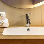 Iris Luxury بيت ضيافة ألتامورا